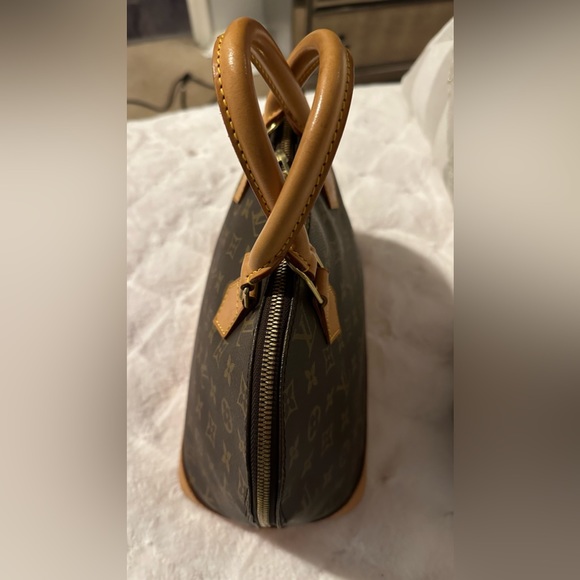 LOUIS VUITTON Monogram Alma Hand Bag.                    (made in France ) - Picture 12 of 16